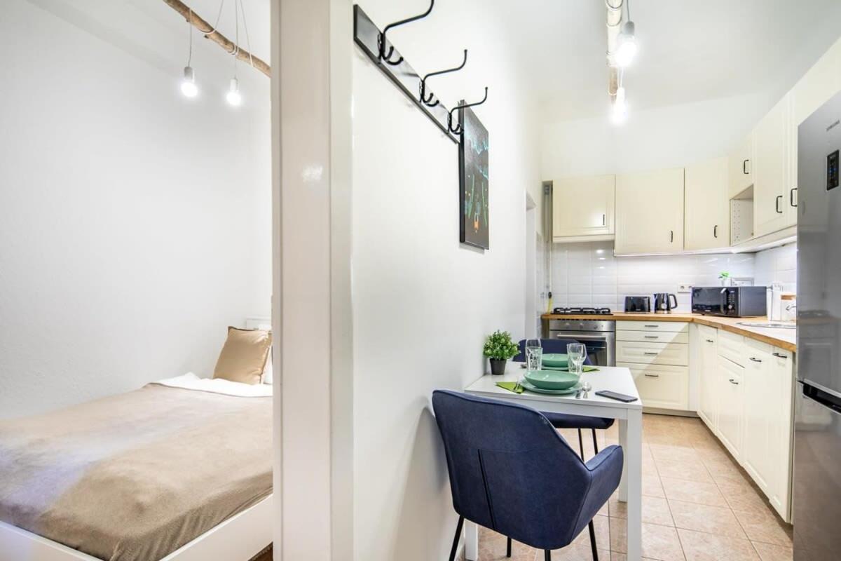 בודפשט Convenient Apartment At Gastro Driven Location מראה חיצוני תמונה