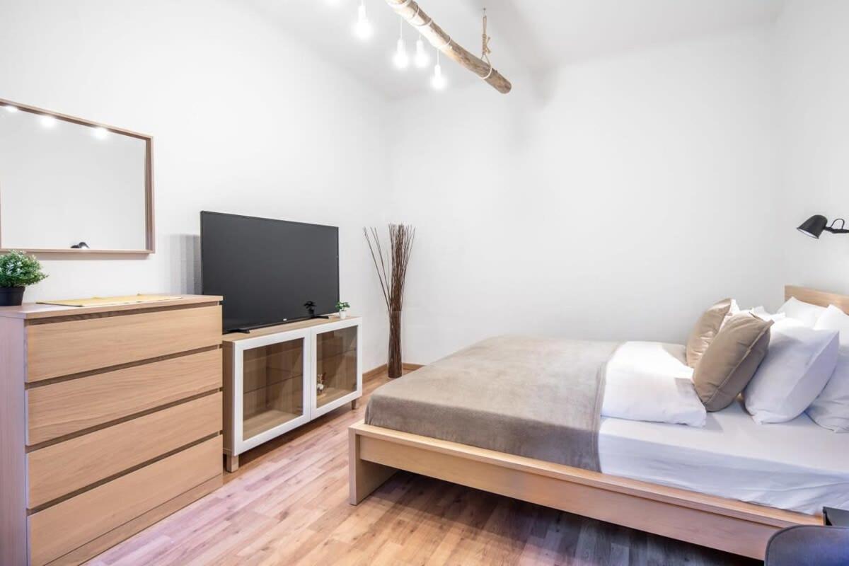 בודפשט Convenient Apartment At Gastro Driven Location מראה חיצוני תמונה