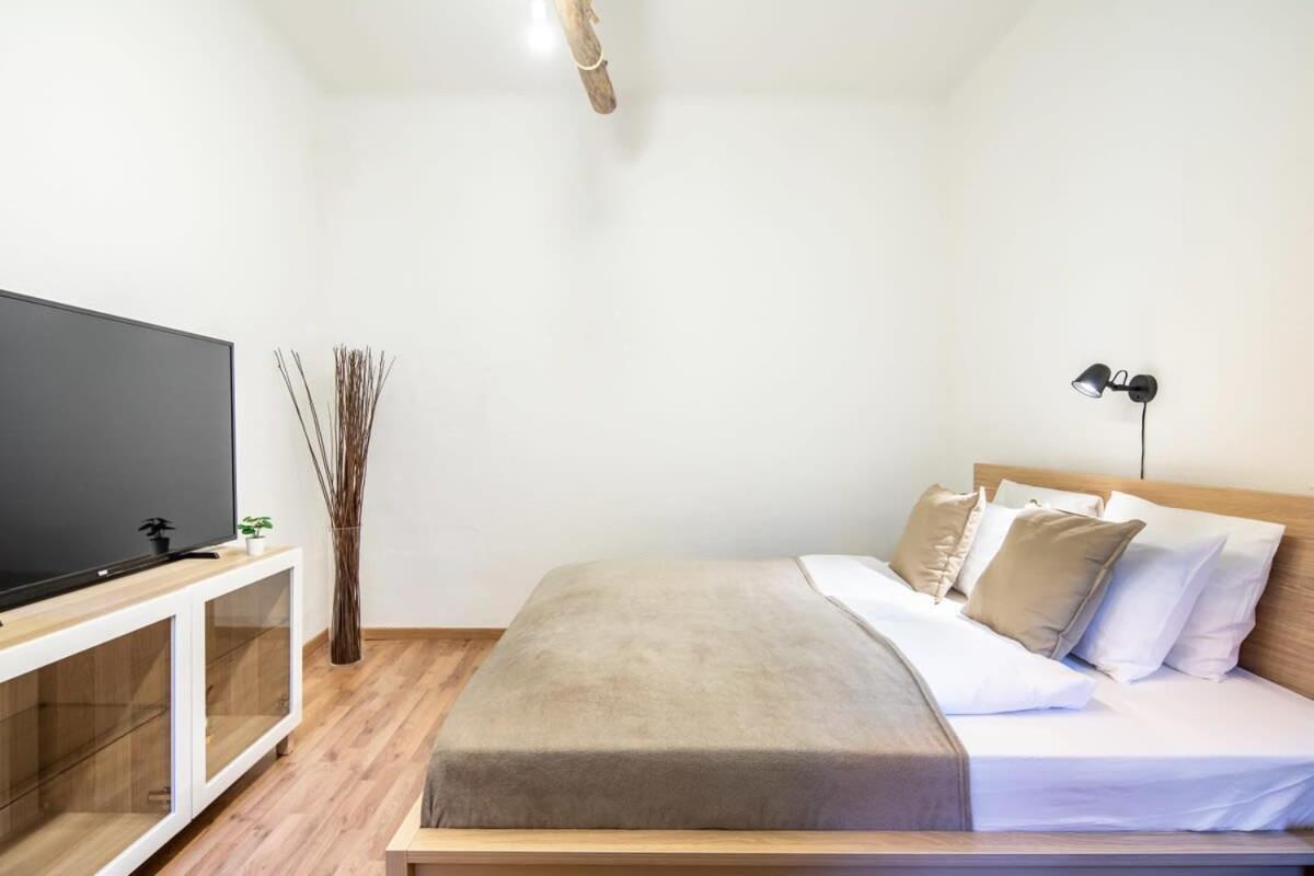 בודפשט Convenient Apartment At Gastro Driven Location מראה חיצוני תמונה