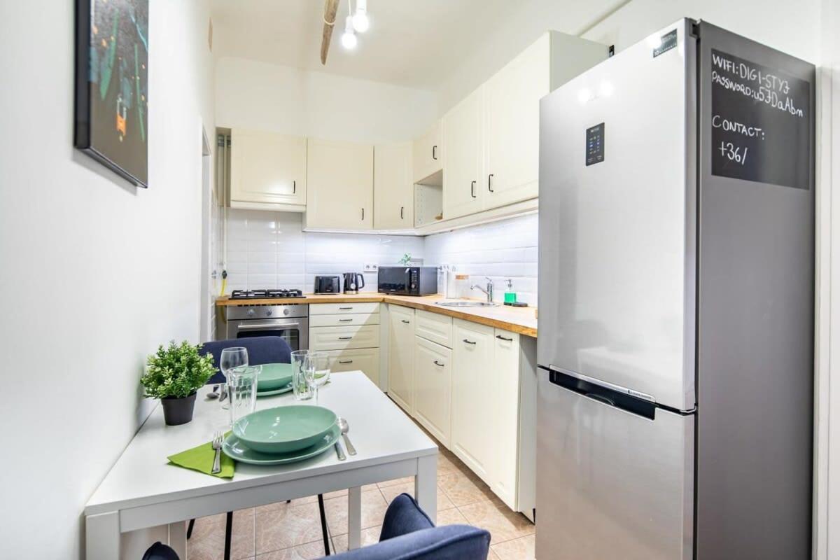 בודפשט Convenient Apartment At Gastro Driven Location מראה חיצוני תמונה